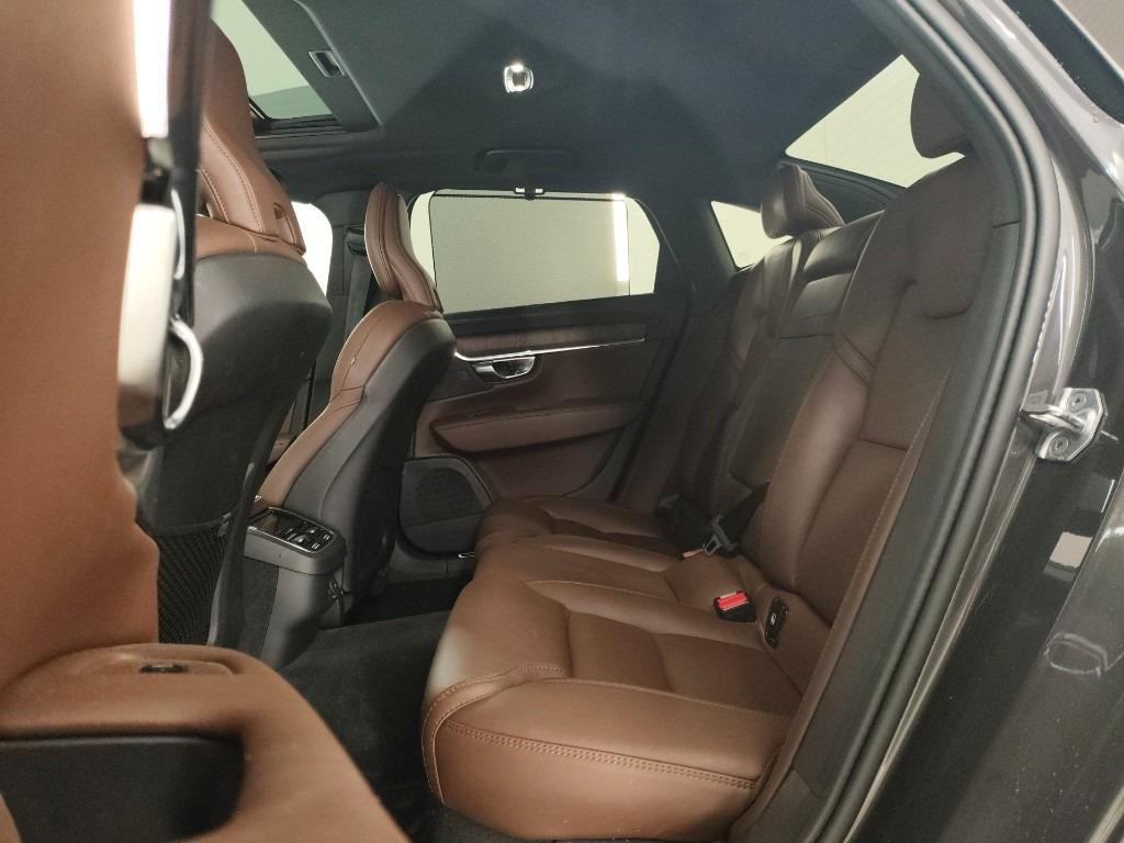 Volvo S90 2022 interior view
